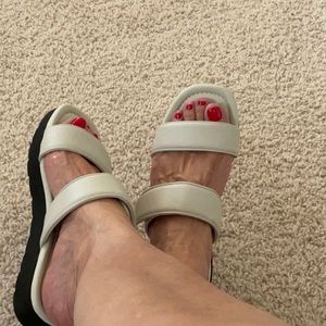 NWOT Marc Fisher sandal